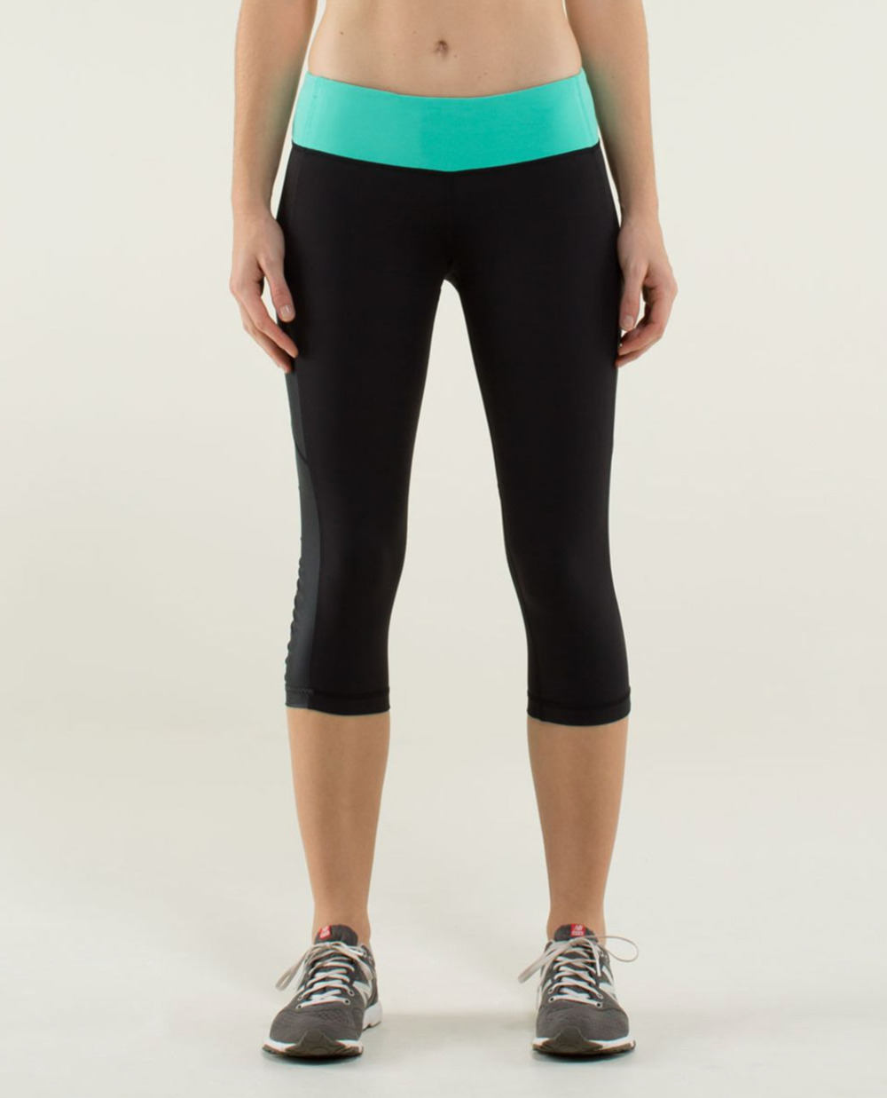 Lululemon Cut The Crop Black / Bali Breeze Womens 6 Gym Yoga Athletic Gym Run